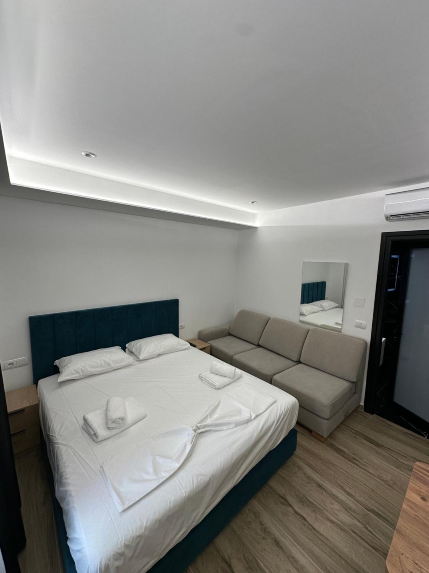 Io'S Apartments Saranda Kültér fotó