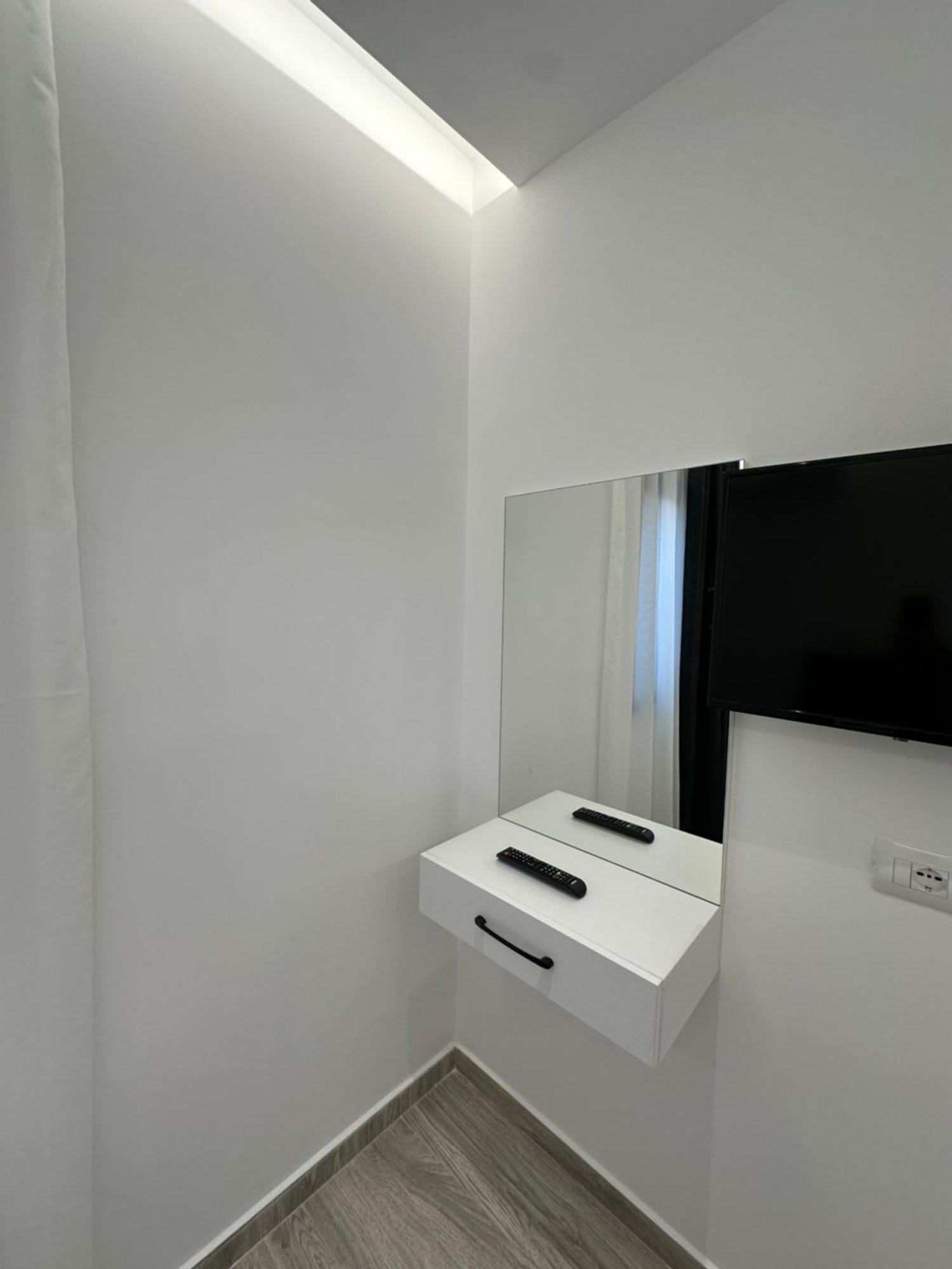 Io'S Apartments Saranda Kültér fotó